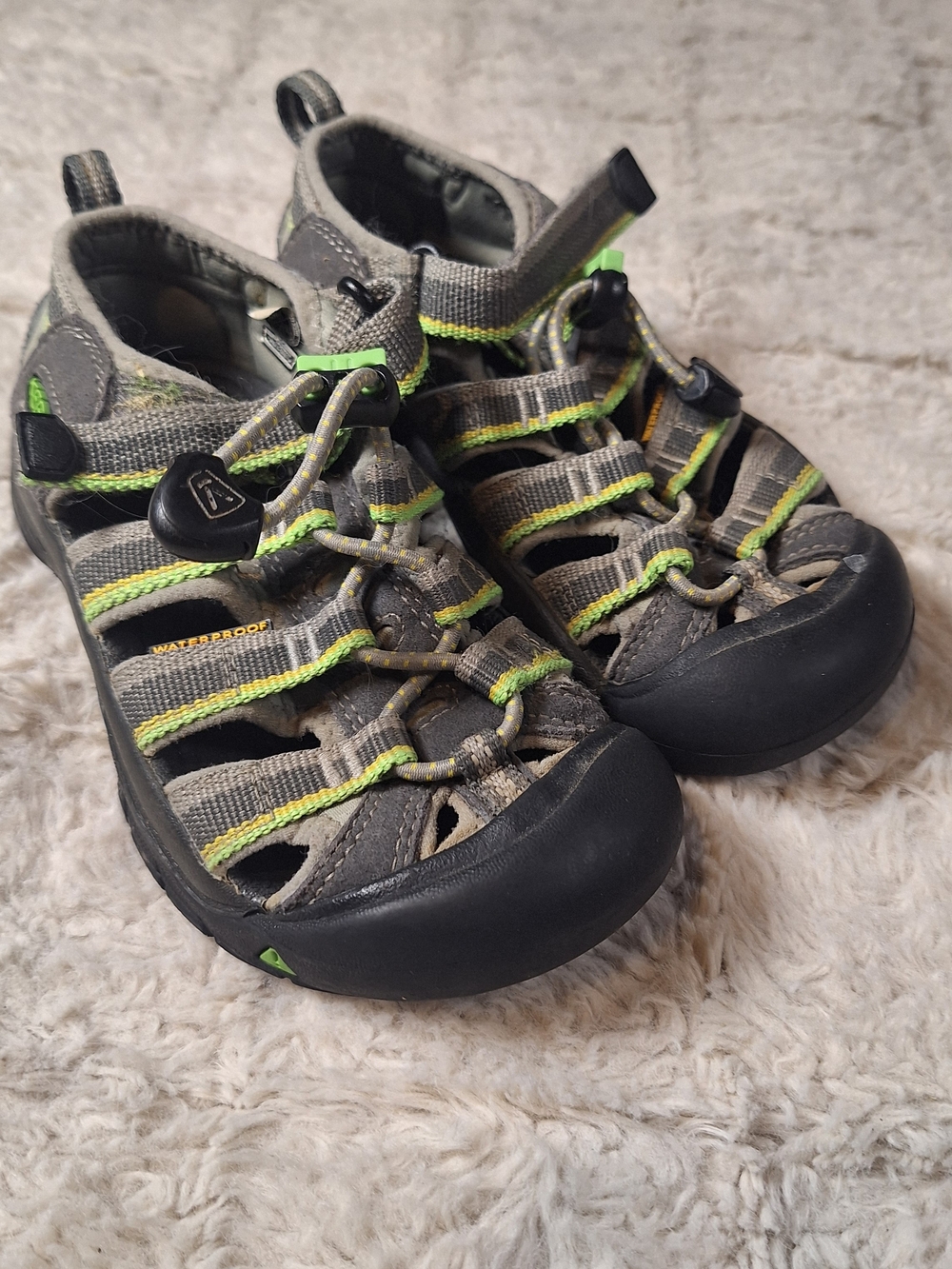 Keen Kids Gray & Neon Green Waterproof Closed-Toe Sandals